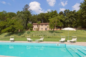 VILLA LIZ Tuscany, private pool, hot tub, property fenced, pets allowed, Poppi